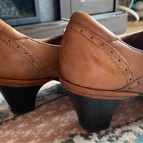 Cobb Hill by New Balance ALMOND Oxfords, Sheila leather, 6, Winter Sale - Picture 5 of 10